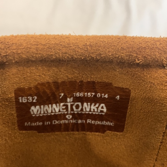 Minnetonka 3-Layer Fringe Boot - Picture 6 of 6